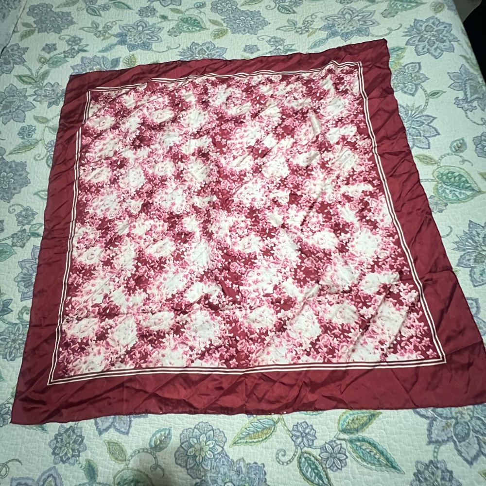 Floral Vintage  Pattern Red/Pink scarf